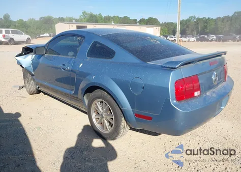 2005 Ford Mustang z USA, uszkodzony, nr VIN 1ZVFT80N155224106